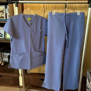 Women's Medline Ave Light Blue Scrub Set Top & Bottom, Size Small
